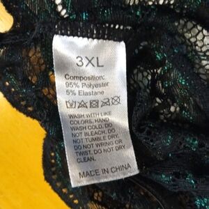 NWOT BLACK and GREEN LACE SLEEPER SET